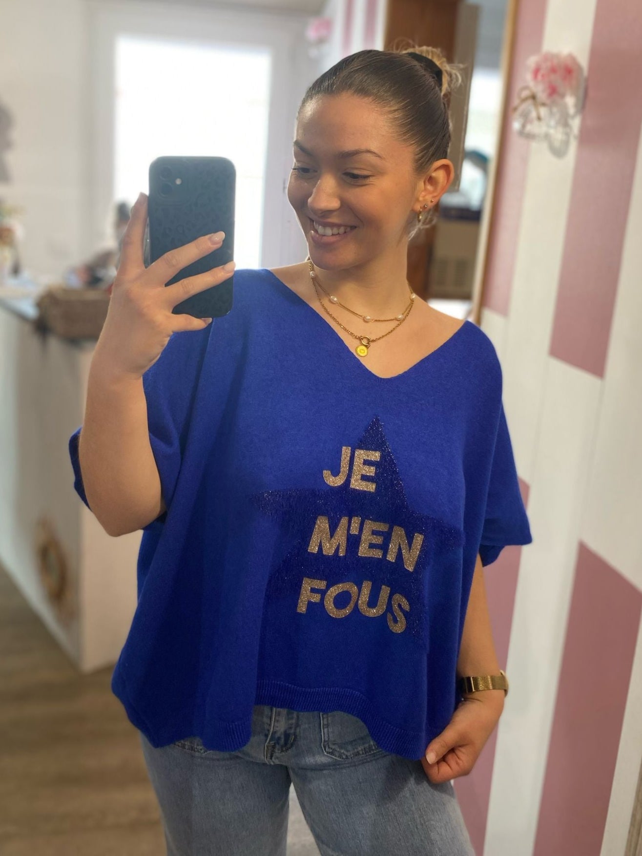 Pull "Je m'en fous"