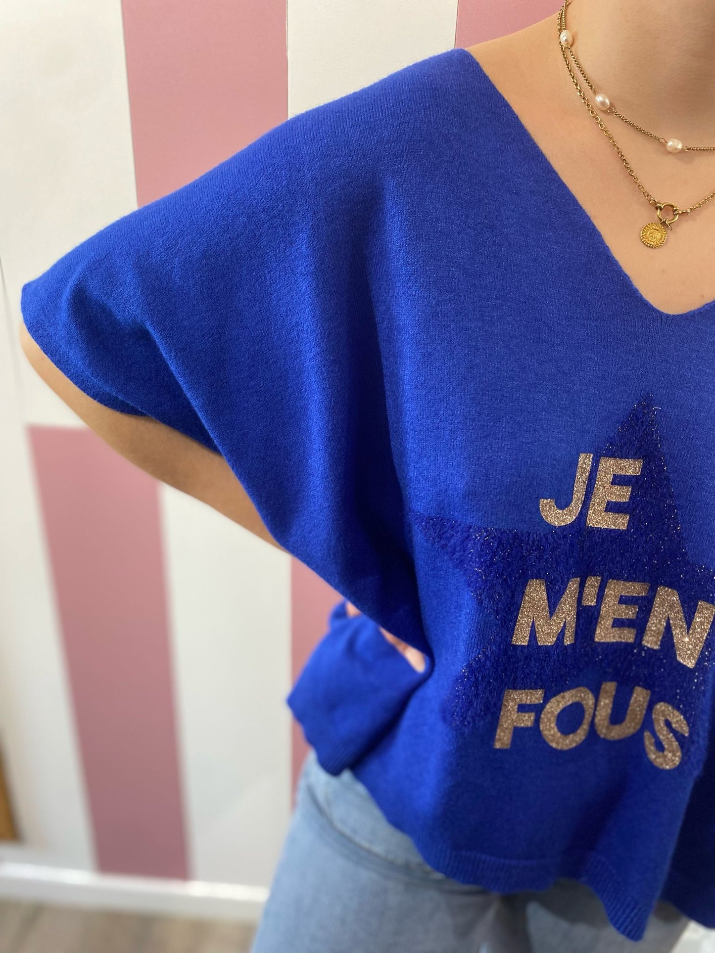 Pull "Je m'en fous"